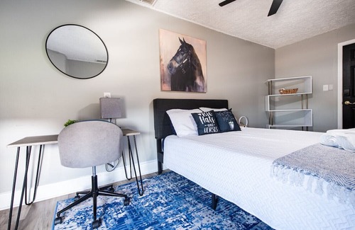 Smoketown Jackson Apartment | Suite near downtown Louisville, KY · Suite XI