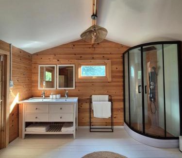 Banne Ski Chalet | Suite privée indépendante en bois- Sud Ardèche