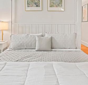 Saratoga Springs Apartment | Suite Rose by Saratoga Stays