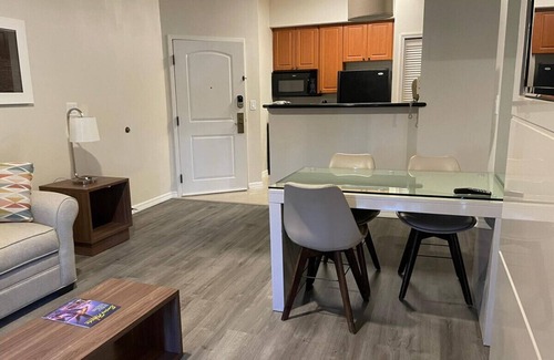 Florida Center Apartment | Suite · The Point Lux Suite, close to Universal