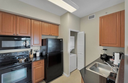 Florida Center Apartment | Suite · The Point Lux Suite, close to Universal