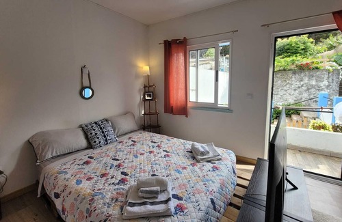 Porto Formoso Apartment | Suite with garden view in guest house near Furnas & Moinhos Beach