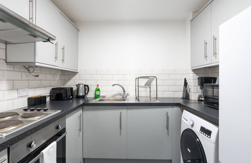 Abbey Wood Apartment | Suites by Rehoboth ★ Abbey Wood Station ★ London