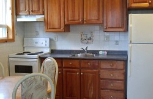 Wasaga Beach Cottage | Suites of Wasaga Beach Area 2- mins walk Beach 1