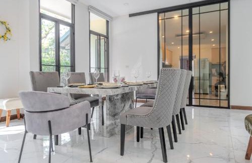 Sukhumvit Apartment | Sukumvit Pool Villa 5BR 5-7min-walk to Thonglor Sky train