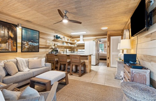 Sullivan's Island Condo | Sullivan’s Beach Getaway on Island's Main St