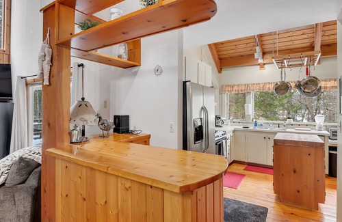 Hadley House | Summer 2025 at the Lake – August Dates Still Available!