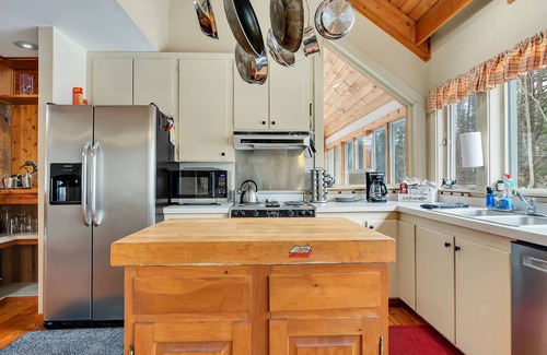 Hadley House | Summer 2025 at the Lake – August Dates Still Available!