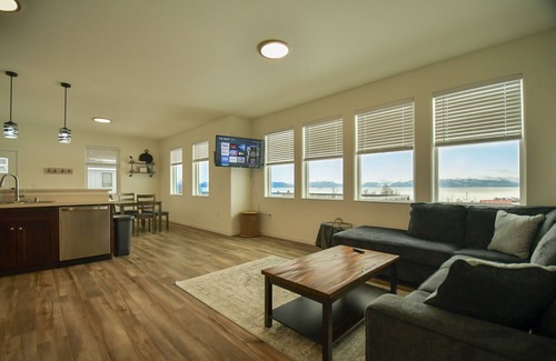 Kachemak Cabin | Summer 2026 Dates Open! Glacier and Mountain Views!