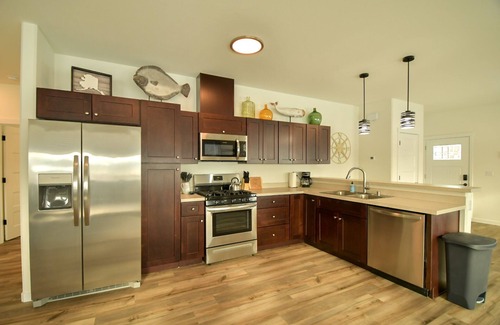 Kachemak Cabin | Summer 2026 Dates Open! Glacier and Mountain Views!