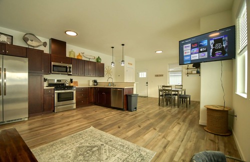 Kachemak Cabin | Summer 2026 Dates Open! Glacier and Mountain Views!