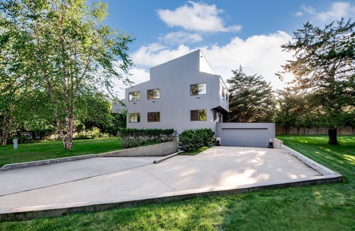 Amagansett House | Summer 25 and Yr-Round Available! Walk to Beach and Town! South of Highway AMG!