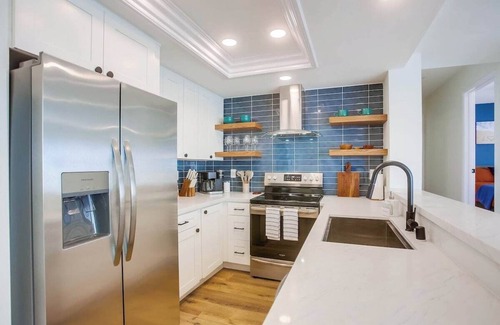 Crown Point Condo | Summer at MissionBayHideaway-beach+parking