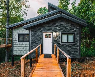 Wildwood House | Summer Breeze at Willow Treehouse -Treetop Escapes