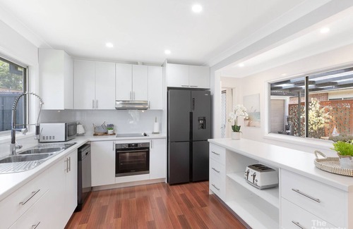 San Remo House | Summer Breeze - Lakefront,10 min to Beach!