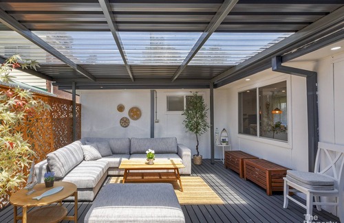 San Remo House | Summer Breeze - Lakefront,10 min to Beach!