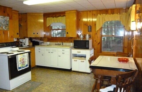 Laconia Cottage | Summer Breeze on Lake Winnisquam. Pet Friendly!