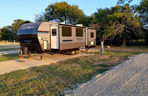 Wills Point Cabin | Summer Breeze RV Park