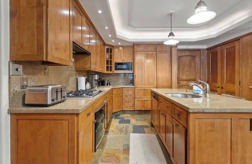 Vail Condo | SUMMER CONSTRUCTION NOTICE Vail Butler | 1BR Slopeside Lodge - Ski In/Ski Out, Walk to Everything