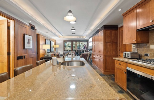 Vail Condo | SUMMER CONSTRUCTION NOTICE Vail Butler | 1BR Slopeside Lodge - Ski In/Ski Out, Walk to Everything