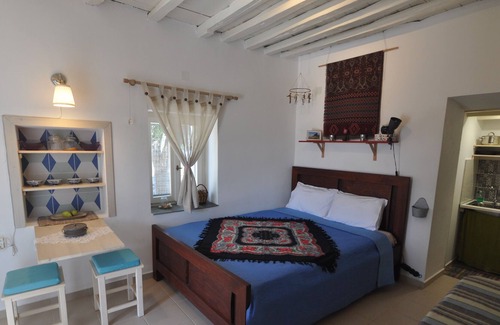 Zefiria House | Summer Cottage house next to Milos Hot Springs