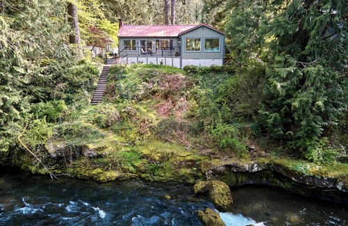 Battle Ground House | Summer Dreams Come True at The River House Retreat! 10 min to Battle Ground,