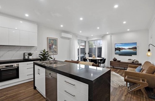 Bright Apartment | Summer Peaks, Bright