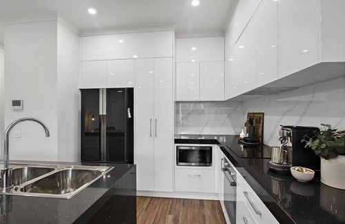 Bright Apartment | Summer Peaks, Bright