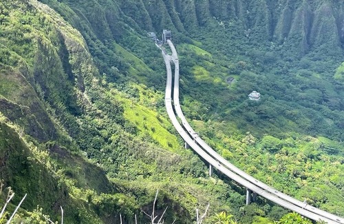 Enchanted Lake House | Summer Sale Kailua- 2 BR with Mountain, Lake Views, Full Kitchen, Laundry and AC