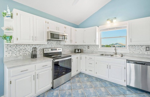 Avon House | SUMMER SAVINGS - Oceanfront w/Pool, Hot Tub, Private Beach Access, Cmty Perks