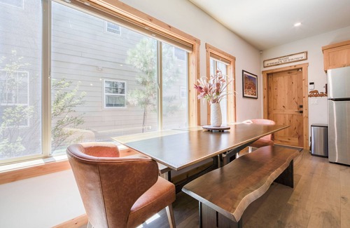 Truckee House | Summer & Ski Lease - Porchlight Retreat by Tahoe Getaways, 3BR Dog Friendly in Truckee