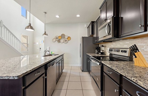 Four Corners Cottage | Summer Solstice @ Windsor Westside by Shine Villas #114