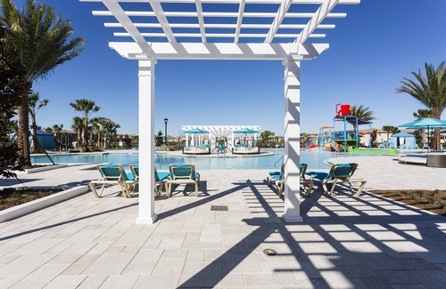 Four Corners Cottage | Summer Solstice @ Windsor Westside by Shine Villas #114