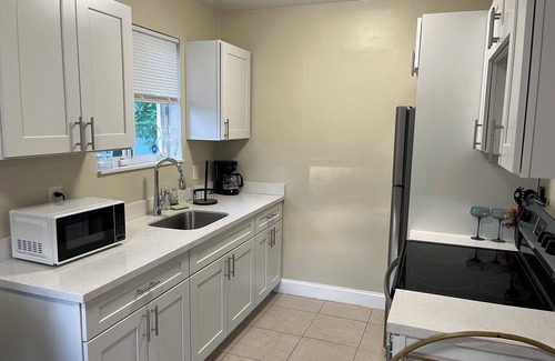 Downtown Fort Lauderdale House | Summer Special:Experience downtown charm 10 min drive to Las Olas