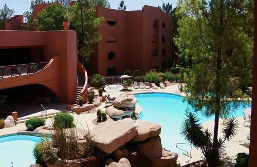 Paradise Valley Village Condo | Summer tenant special, 1 BR Condo with sparkling pool view! RELAXATION IN AZ!