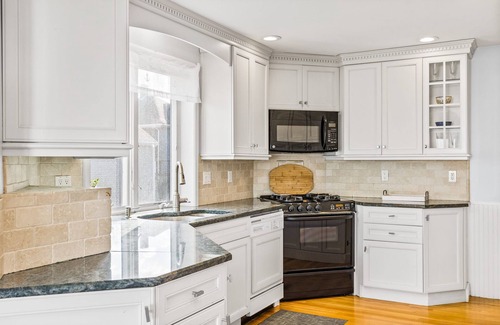 Greenbush House | Summer Wind Beach House - Ocean views, families, groups, pet friendly!