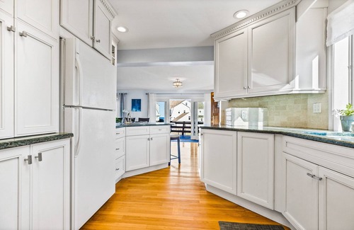 Greenbush House | Summer Wind Beach House - Ocean views, families, groups, pet friendly!