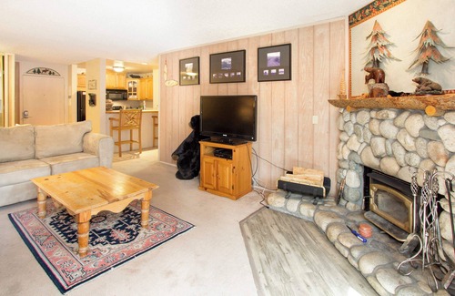 Mammoth Lakes Condo | Summit #217 | A Couples Getaway Dream!
