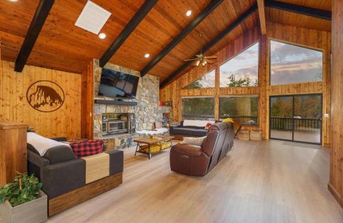 Oakhurst House | Summit Cabin Stunning home Loaded with amenities