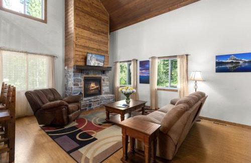 East Glacier Park Cabin | Summit Mountain Lodge and Steakhouse