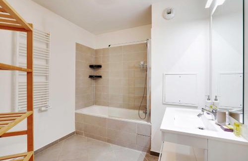 Les Puces de Saint-Ouen Apartment | Sumptuous 3BR-6P Apartment with terrace-Near Paris