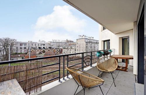 Les Puces de Saint-Ouen Apartment | Sumptuous 3BR-6P Apartment with terrace-Near Paris