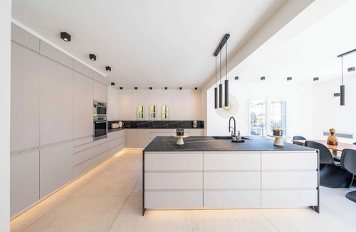 Riou - Petit Juas - Av de Grasse Apartment | Sumptuous villa - AC- 6BR- 12P- Cannes