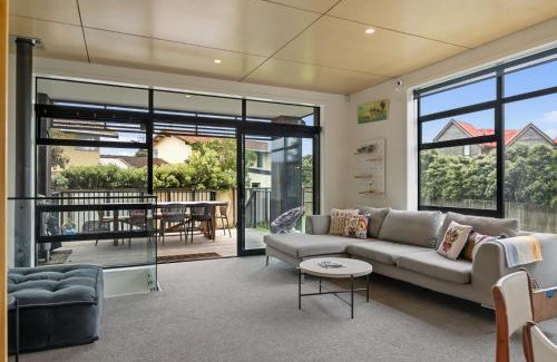Waikanae House | Sun and Serenity - Waikanae Beach Holiday Home