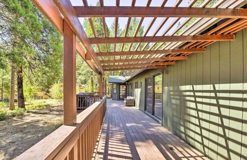 Pollock Pines Cabin | Sun-Dappled Cabin w/ Deck, Fire Pit & Kayaks!