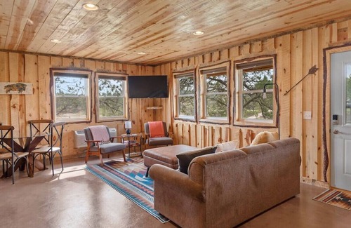 Custer House | ★Sun-Filled Cabin★Pond-Views★BHBungalows #8★