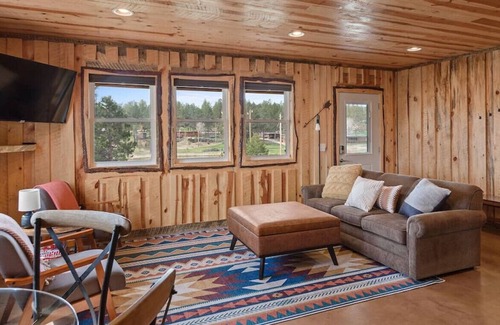 Custer House | ★Sun-Filled Cabin★Pond-Views★BHBungalows #8★