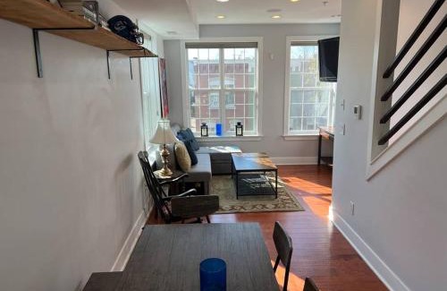 Northeast Apartment | Sun-filled Capitol Hill home w/parking & roofdeck
