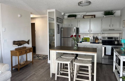 Biggar Apartment | Sun & Fun - Cozy Condo, Pool, Tennis, Beach Access