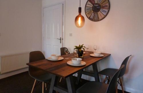 Stockton-on-Tees Apartment | Sun Gardens Luxe 2 Bed 2 Bath Apartment
